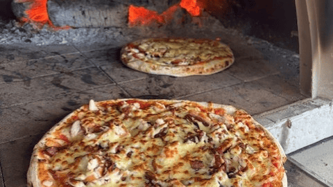 Friday Night Live Music & Woodfire Pizza Night